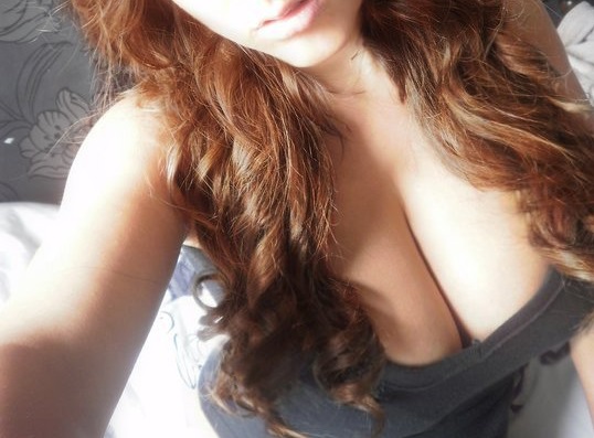 Selfie coquine de mon décolleté